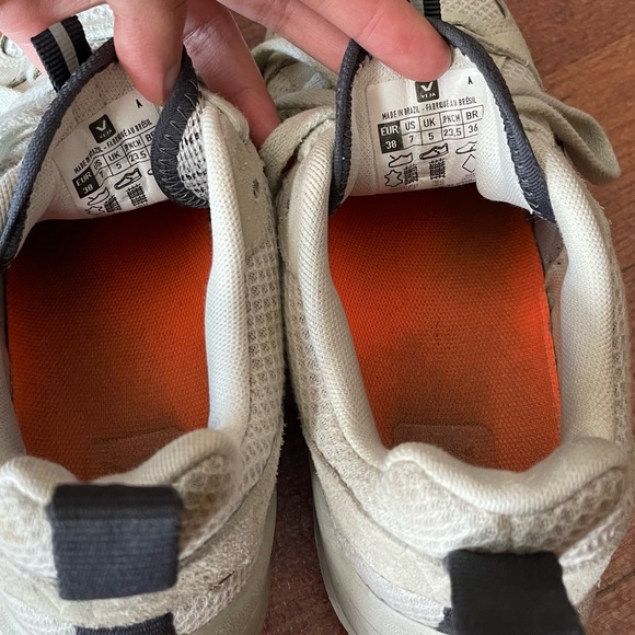 VEJA Off-White & Navy Venturi Sneakers, size 38, fits US 7-8. GUC. - Picture 6 of 7